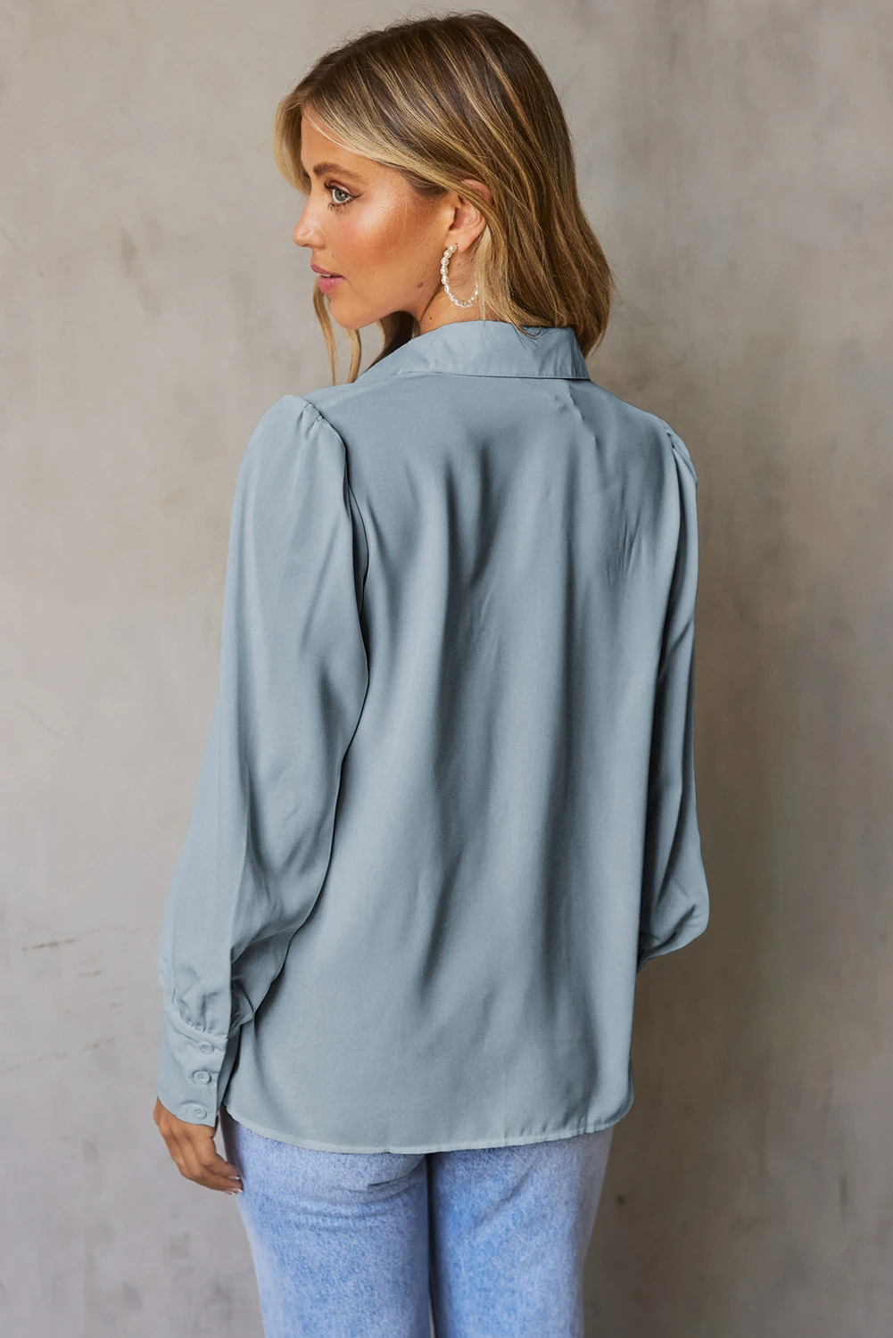 蓝色纯色纽扣泡泡袖衬衫 LC2552187