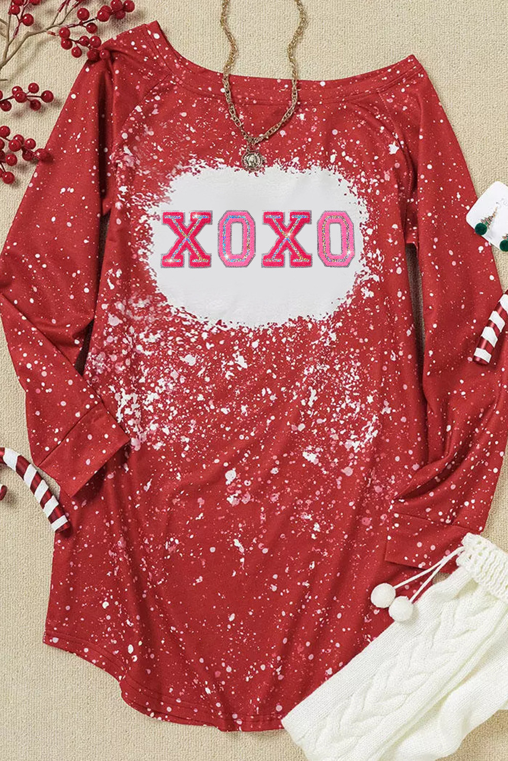 红色 XOXO 扎染印花一字肩直筒迷你连衣裙 LC6118815
