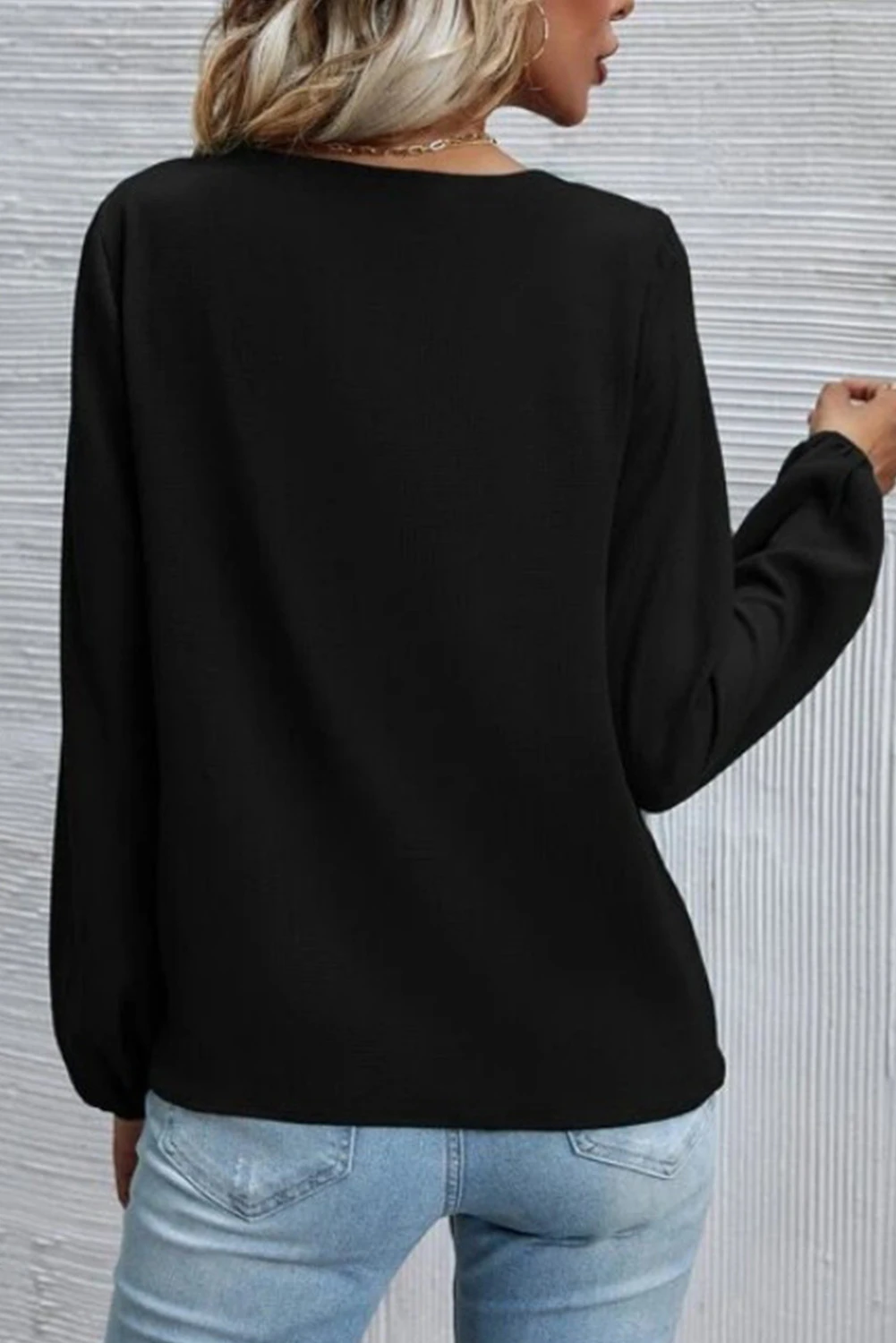 黑色纯色缺角领口宽松衬衫 LC25123629