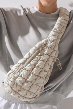 白色时尚绗缝抽绳装饰单肩包