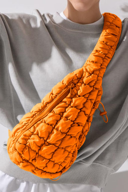 橙色绗缝抽绳装饰斜挎包