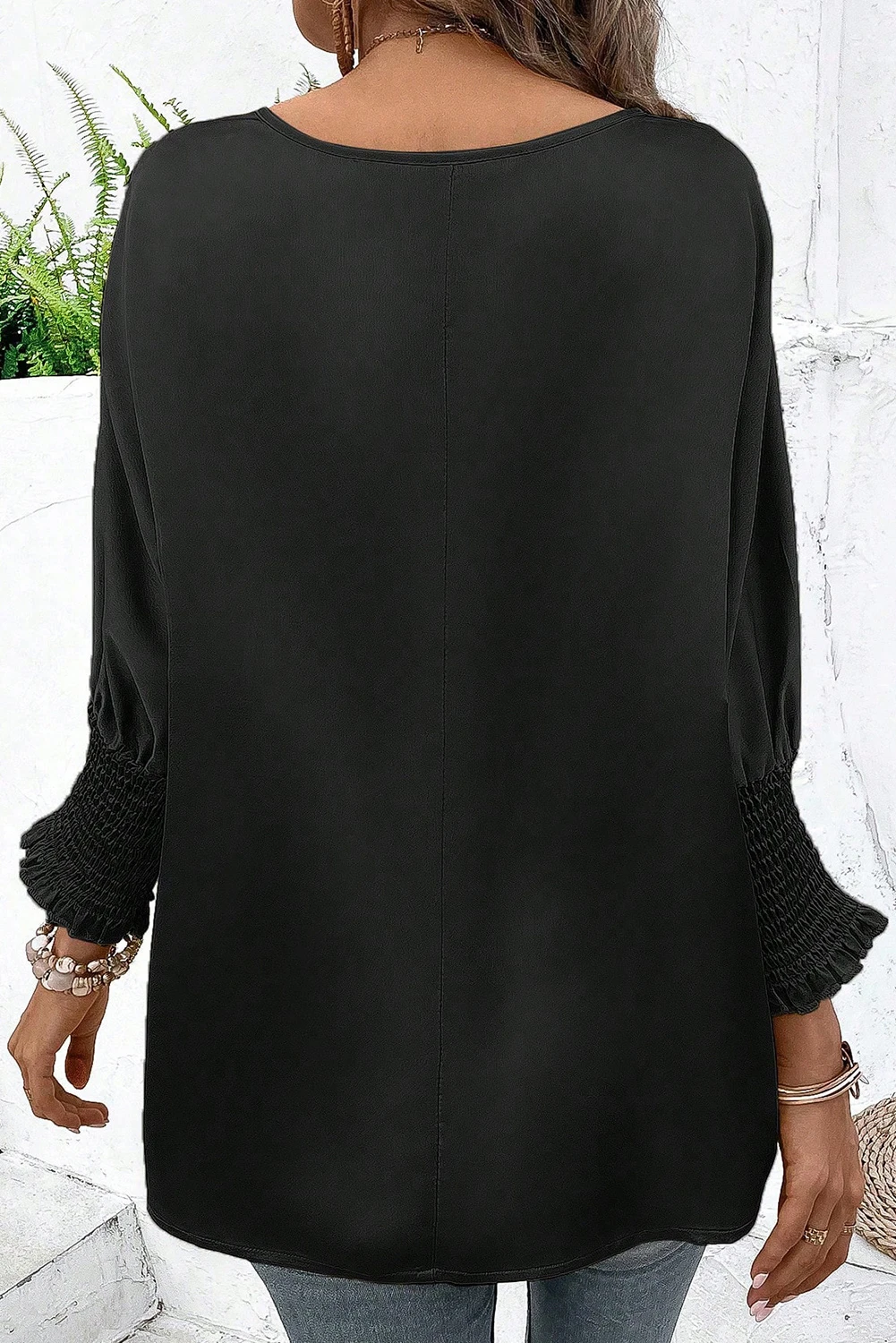 黑色平行绉缝蝙蝠袖缎面衬衫 LC25125503