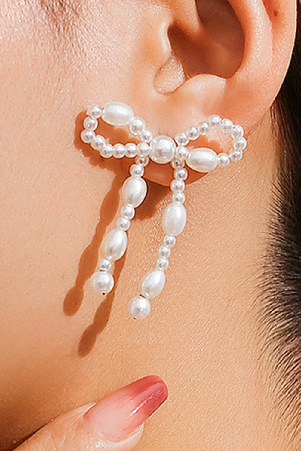 白色珍珠串珠蝴蝶结镶嵌耳环 BH012793