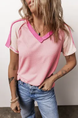 粉色露缝拼色针织V领T恤