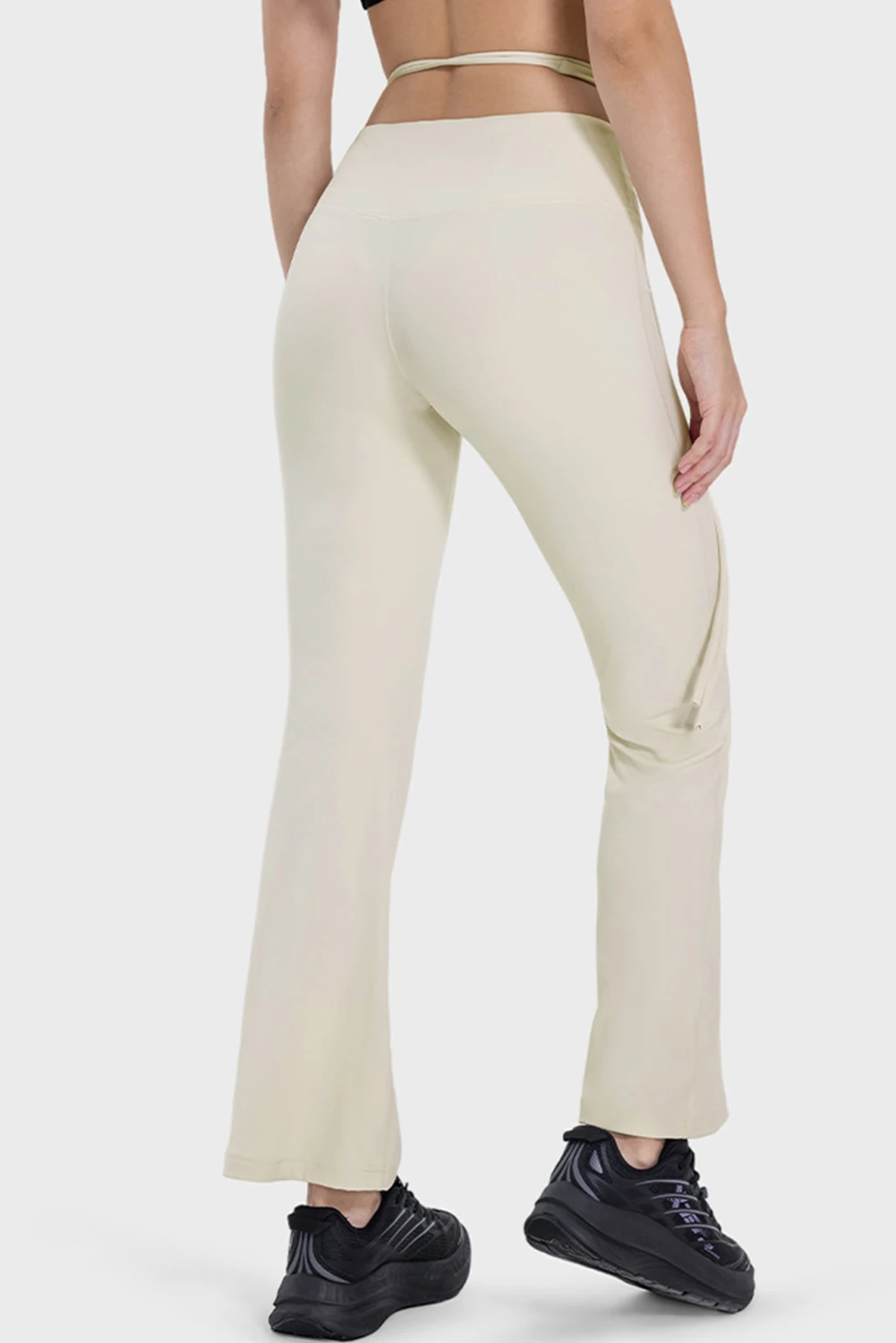白色拱形镂空腰系带喇叭运动裤 LC265534