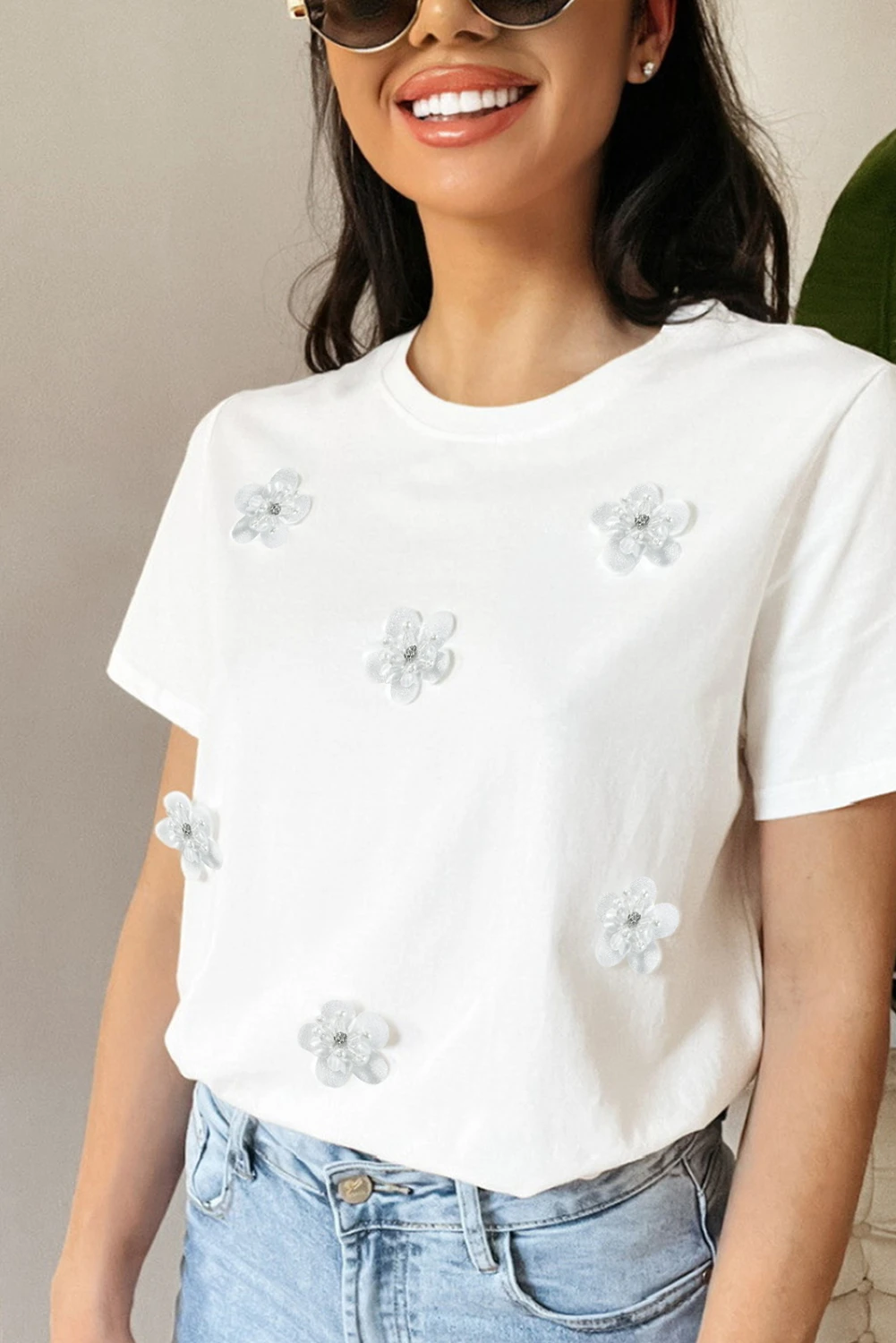 白色花朵贴花圆领 T 恤 LC25225001