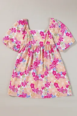 玫粉色夏季碎花方领泡泡袖娃娃装连衣裙