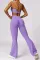 淡紫色交叉文胸和高腰喇叭裤运动套装
