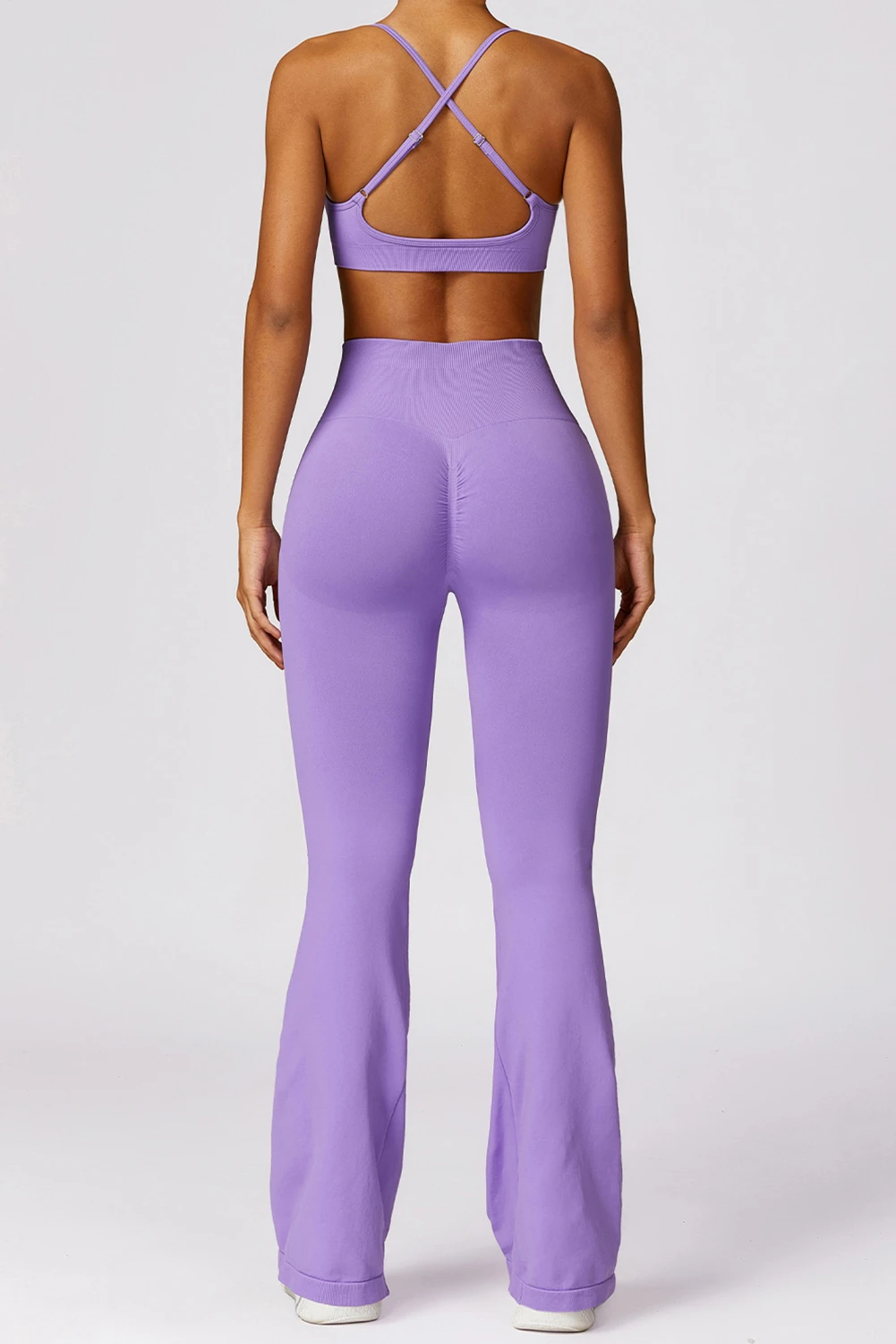 淡紫色交叉文胸和高腰喇叭裤运动套装 LC2611638