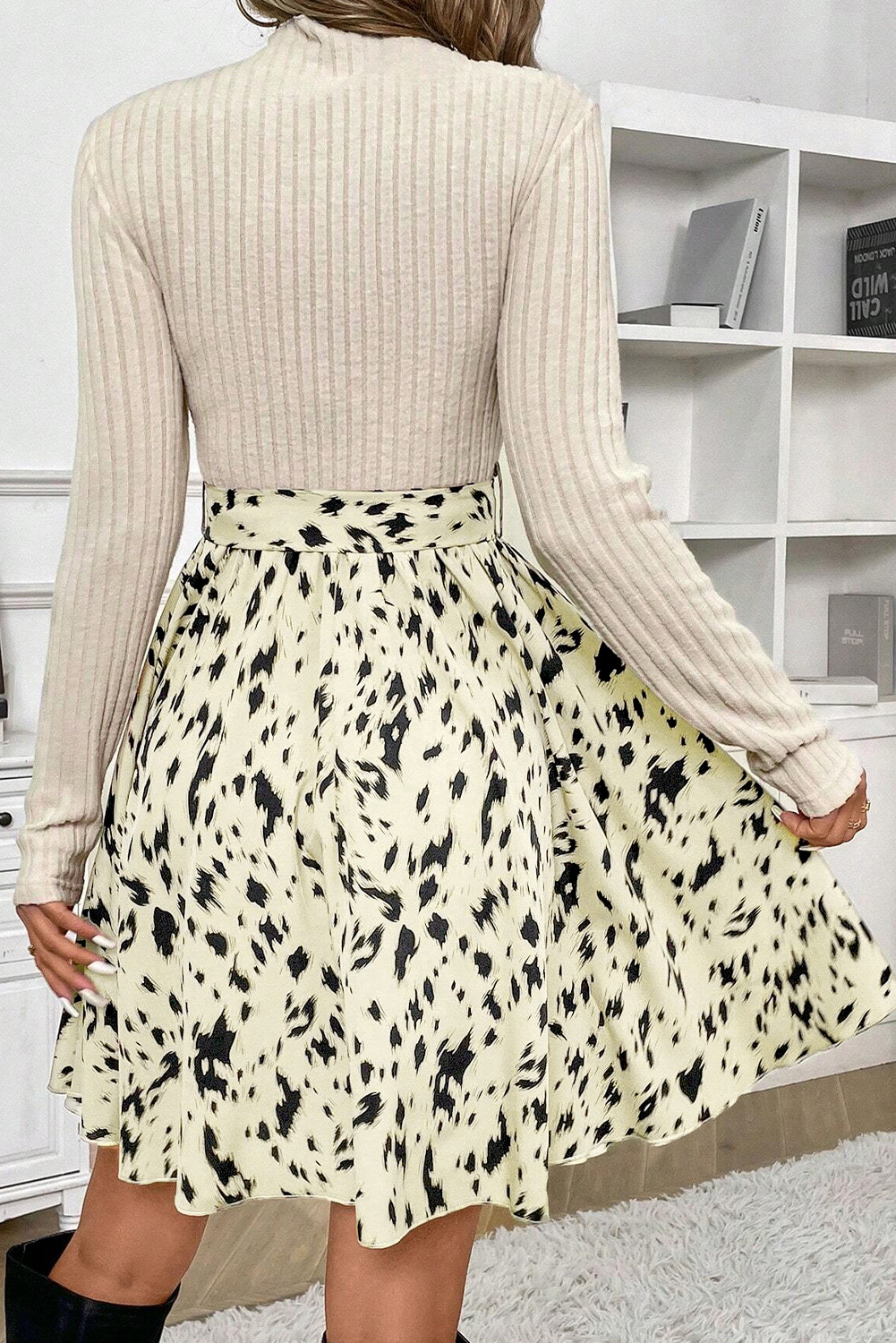 米色罗纹针织拼布印花配腰带 A 字连衣裙 LC6121772