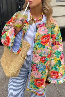 红色花卉绗缝条纹装饰纽扣羽绒夹克