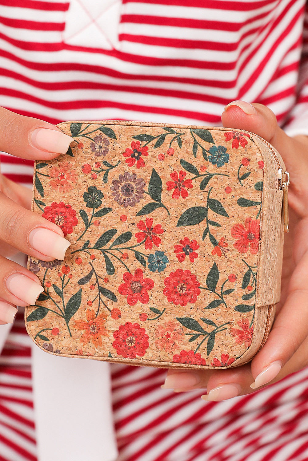 驼色复古花卉印花便携式方形首饰盒 BH062052