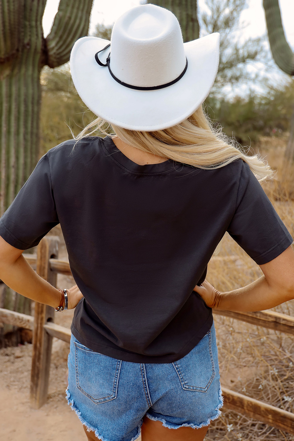 碳灰色复古西部牛头骷髅绿松石阿兹特克图案 T 恤 LC25227154