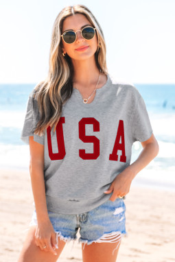 浅灰色 USA 字母贴片缺口领宽松 T 恤