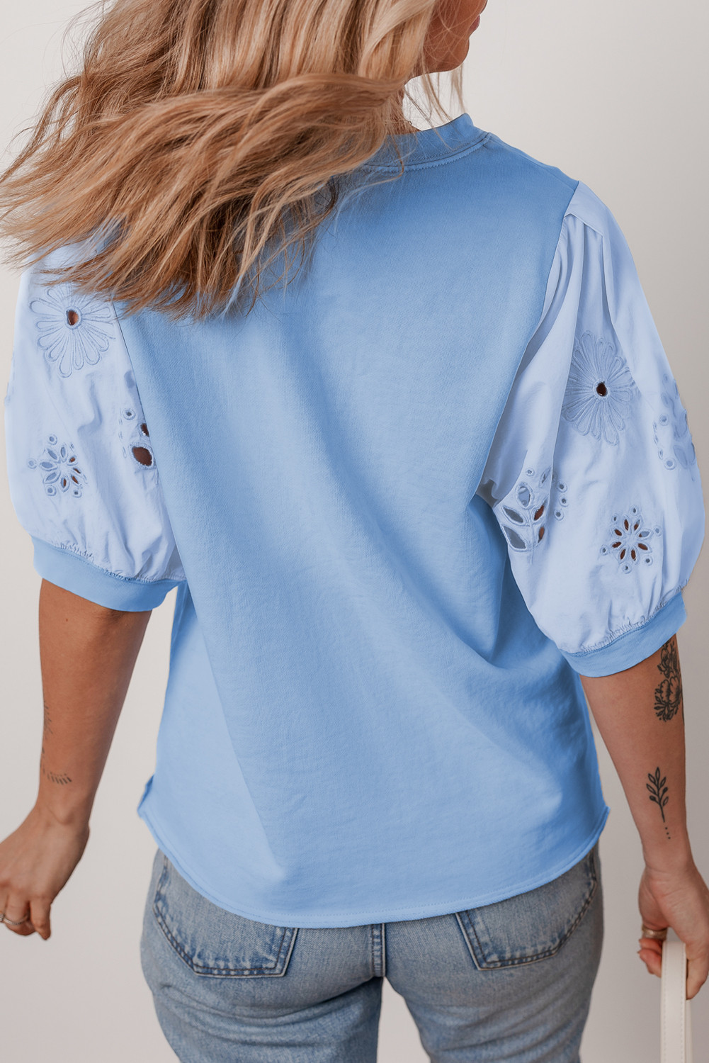 Beau Blue Eyelet Flower绣花泡芙短袖拼布船员脖子上衣 LC25131382