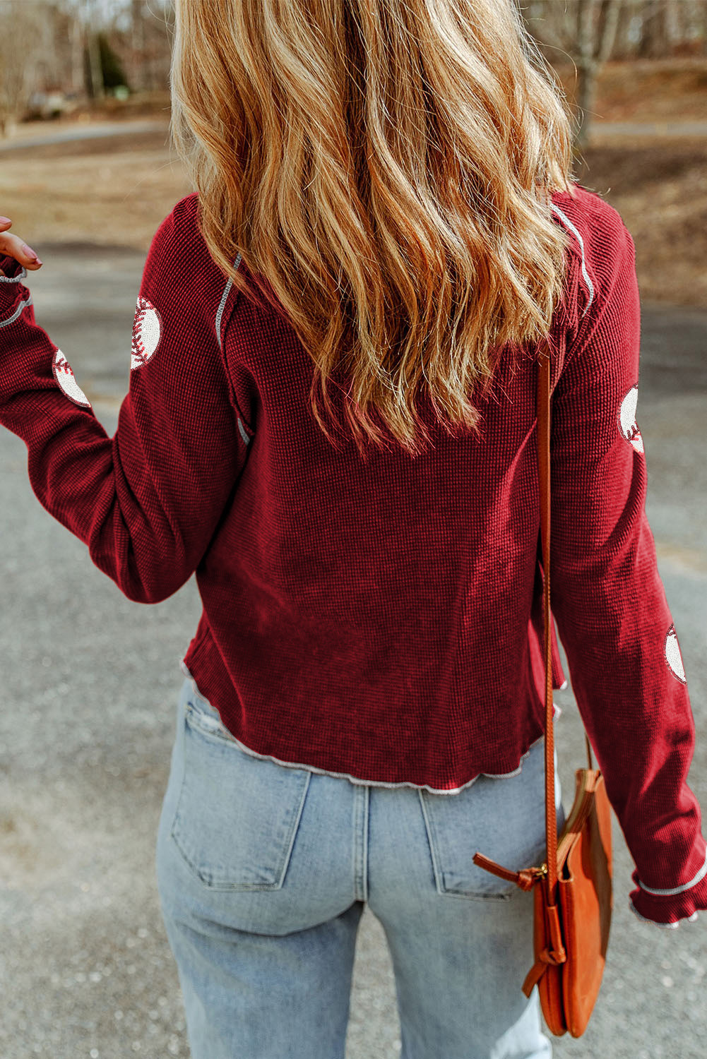 红色棒球修补图案游戏日华夫饼Raglan Top LC25133540