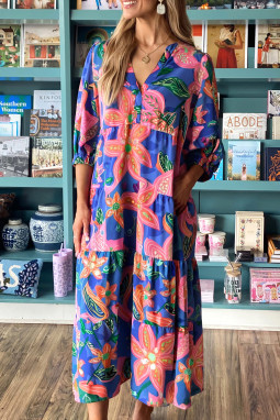 蓝色的花卉印花3/4袖v脖子分层长连衣裙