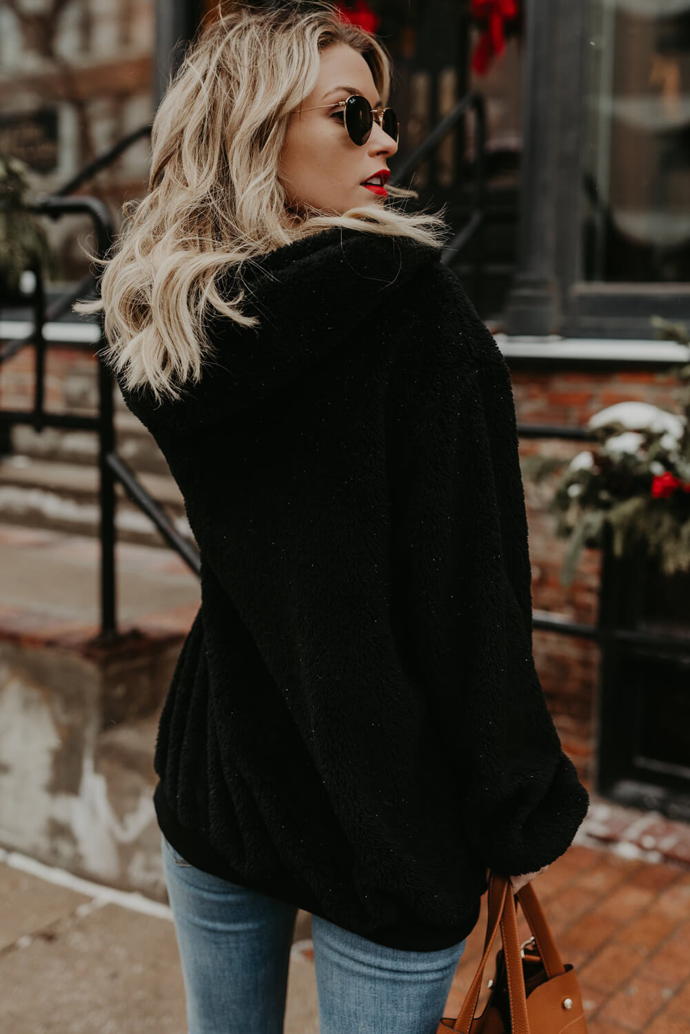 黑色温暖的毛茸茸的套头衫 LC251273