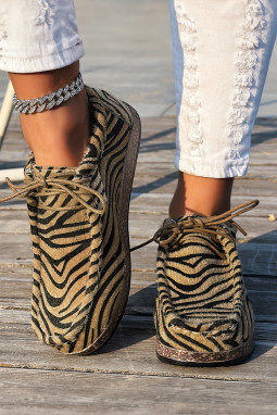 骆驼斑马条纹人造绒面革蕾丝装饰鞋上的鞋子