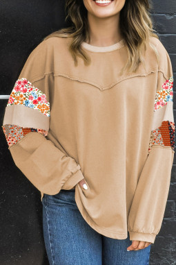 卡其色裸露的接缝花卉混合拼布放松加码顶