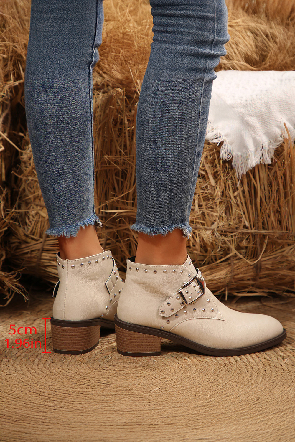 白色尖头鞋跟人造皮革踝靴 BH023916