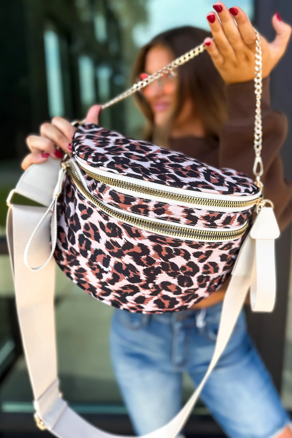 栗色豹纹印花双拉链 PU 皮革斜挎包 BH031458