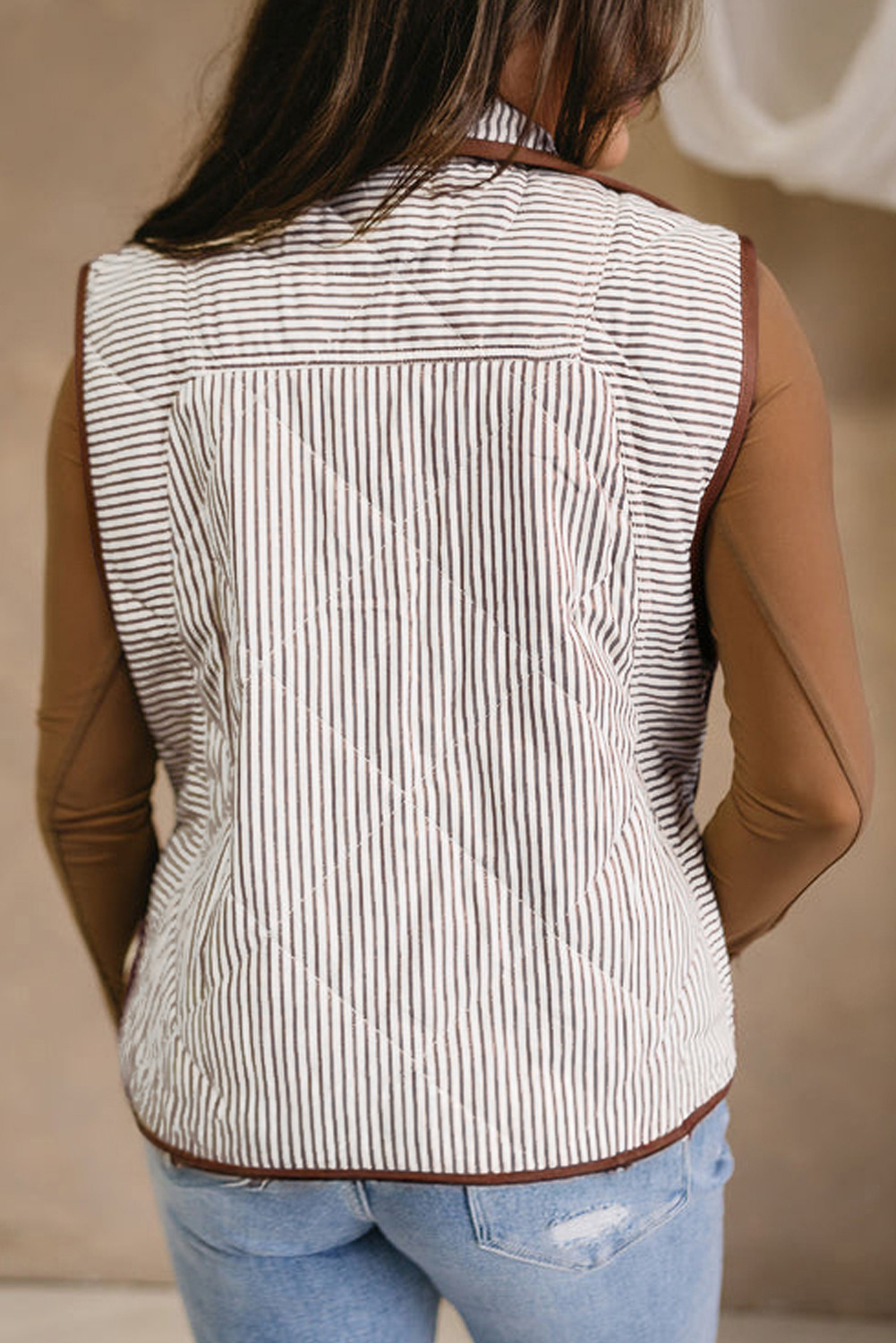 棕色条纹绗缝波浪下摆按扣加大码背心 LC853544
