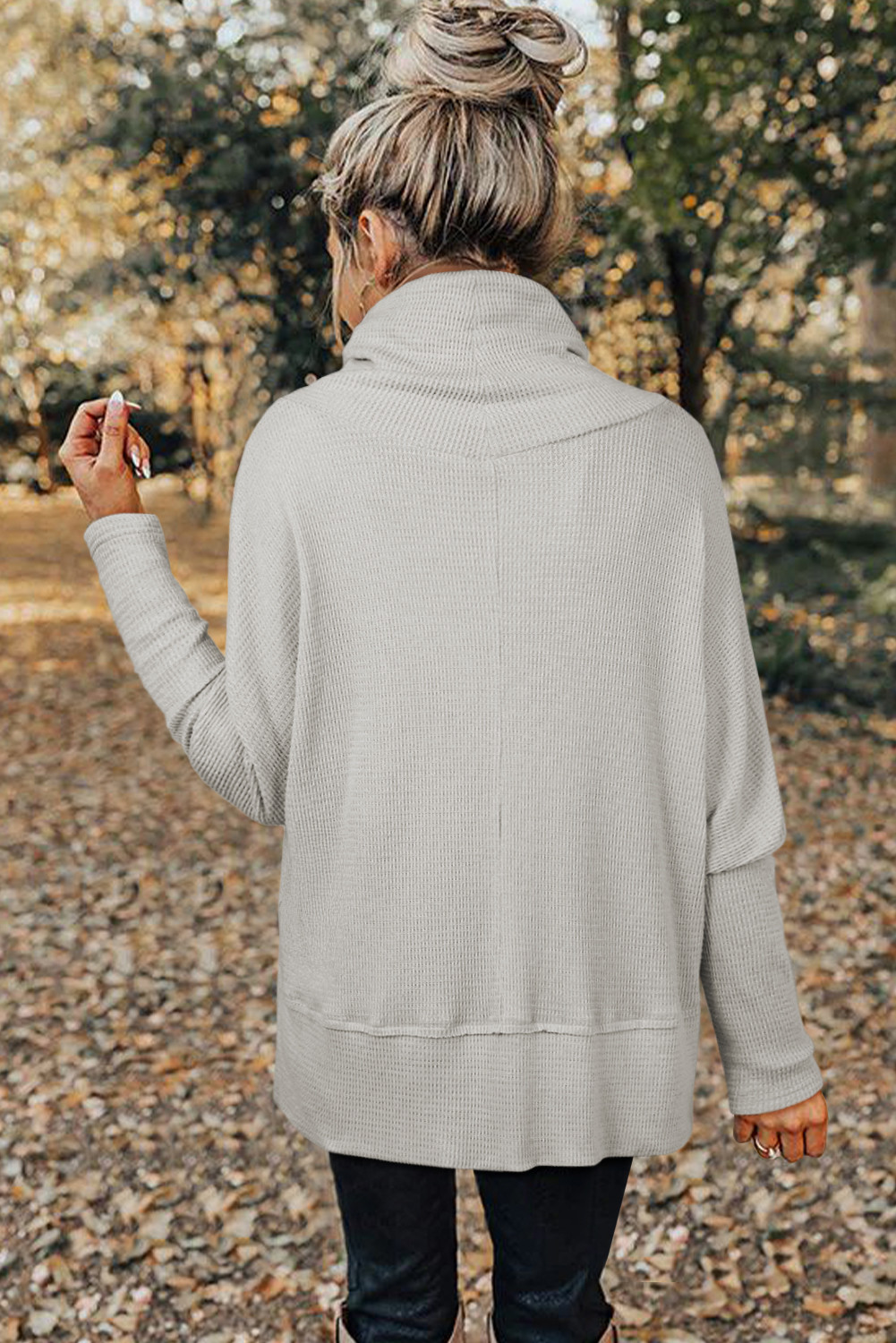浅灰色纹理针织抽绳高领超大上衣，侧边开衩 LC25134058
