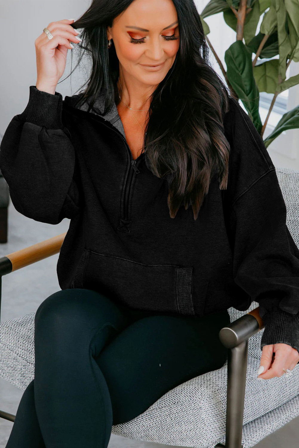 黑色半拉链袋鼠口袋矿洗宽松连帽衫 LC25320092