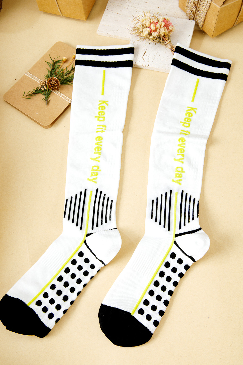 白色 Keep Fit Everyday 专业压缩运动袜 BH043233