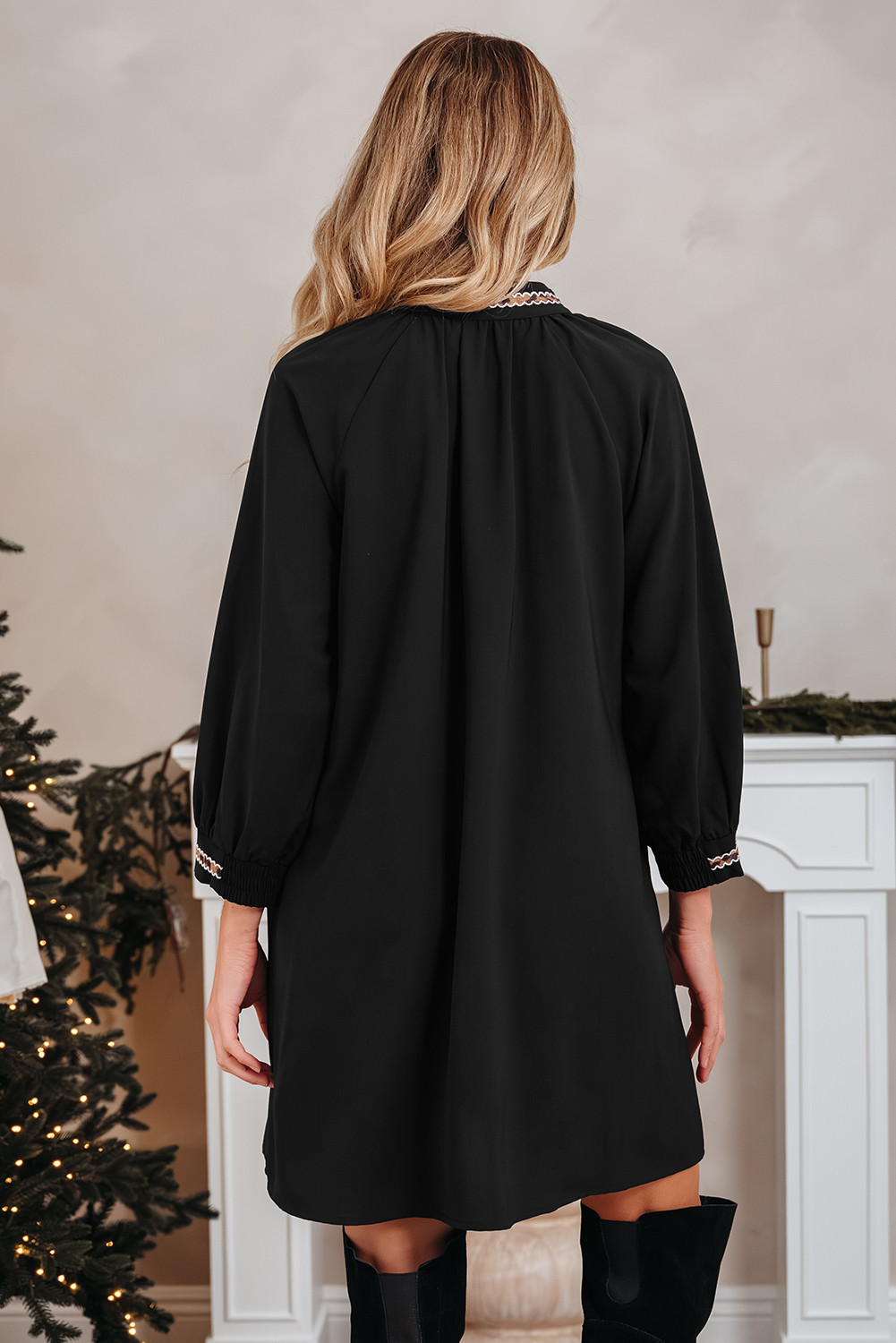 黑色撞色饰边 V 领手镯袖直筒迷你连衣裙 LC6126515