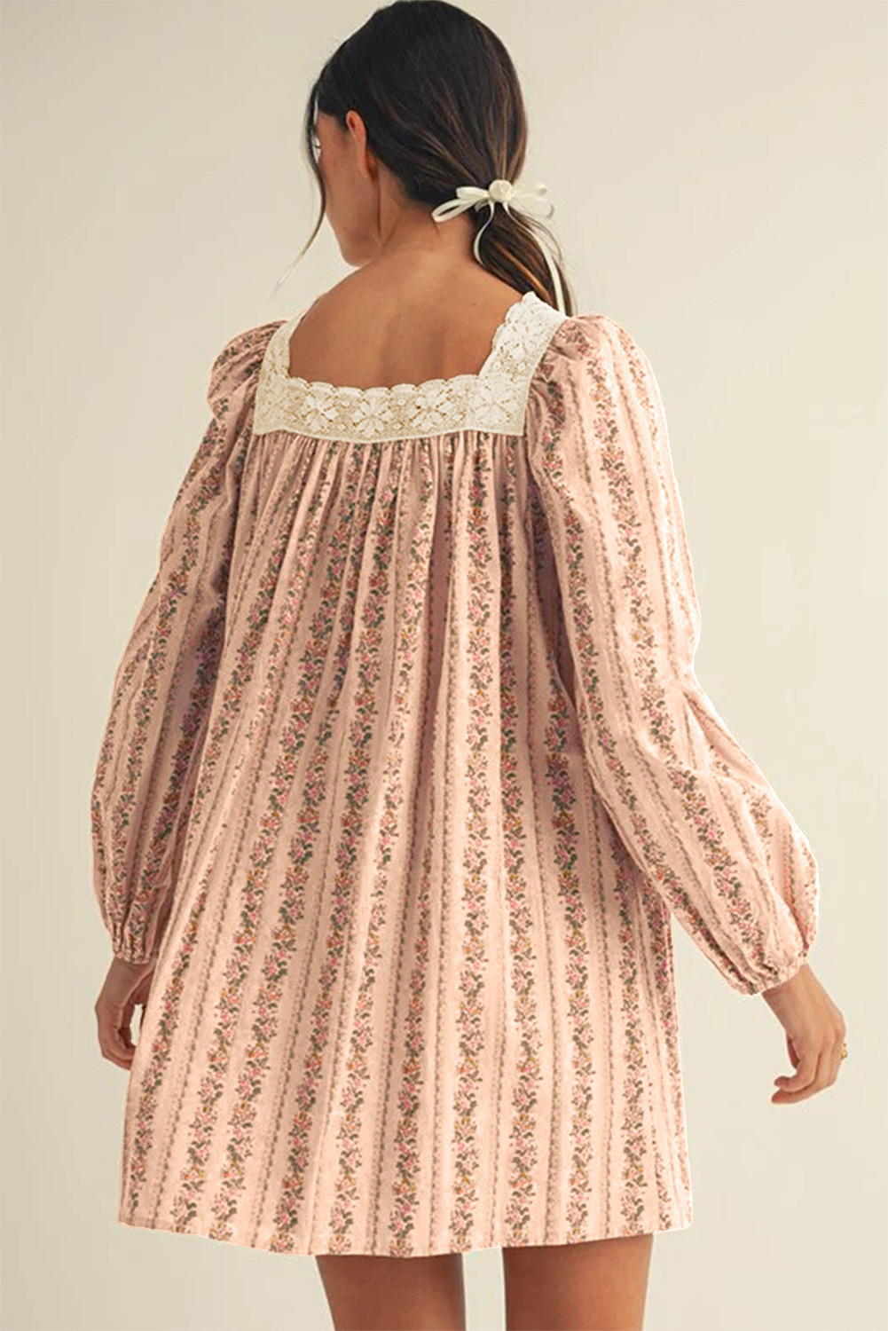 卡其色花卉印花撞色天鹅绒蝴蝶结蕾丝拼布长袖宽松迷你连衣裙 LC6126484