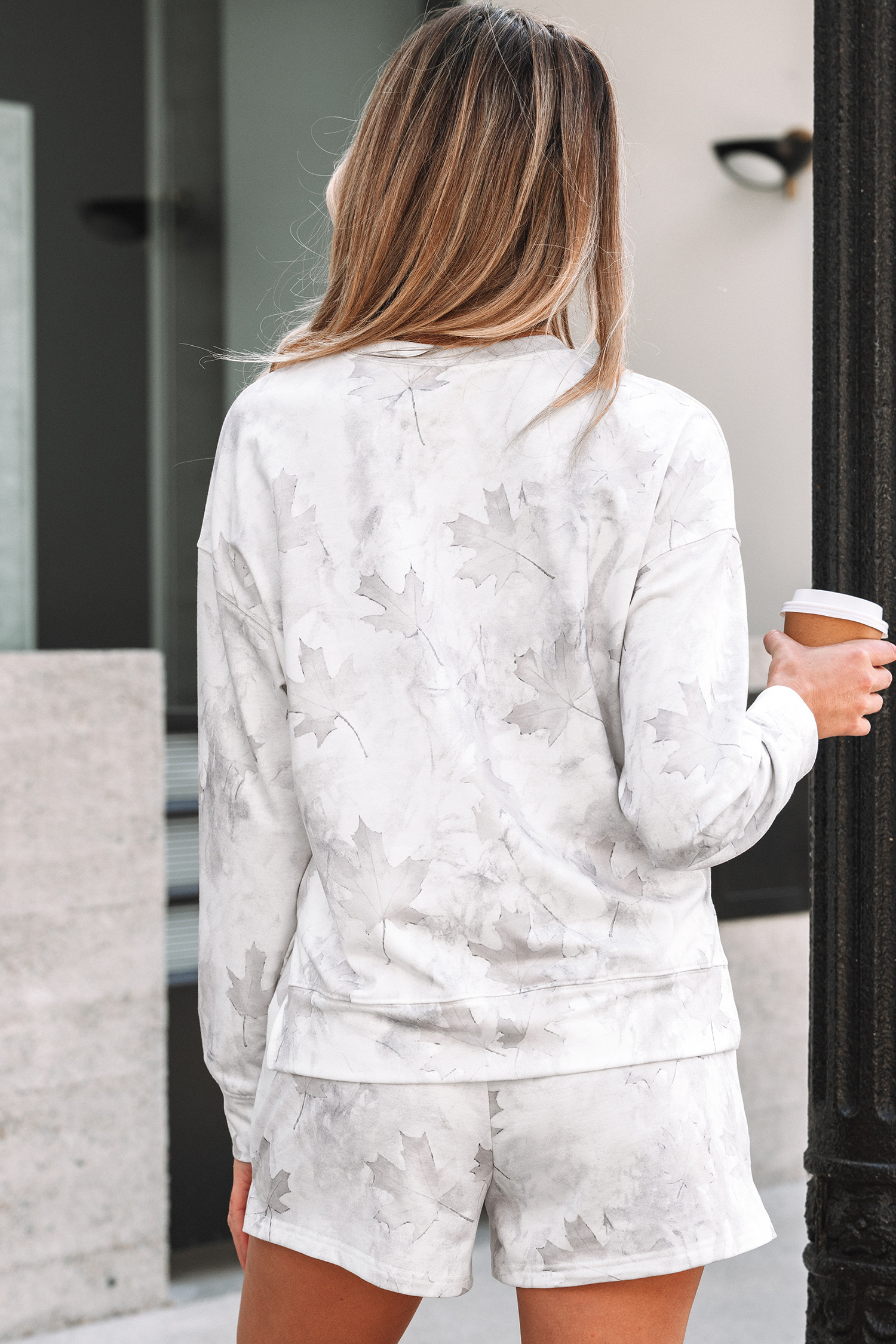 米色迷彩印刷套头衫上衣和弹性腰部休闲短套件 LC628283