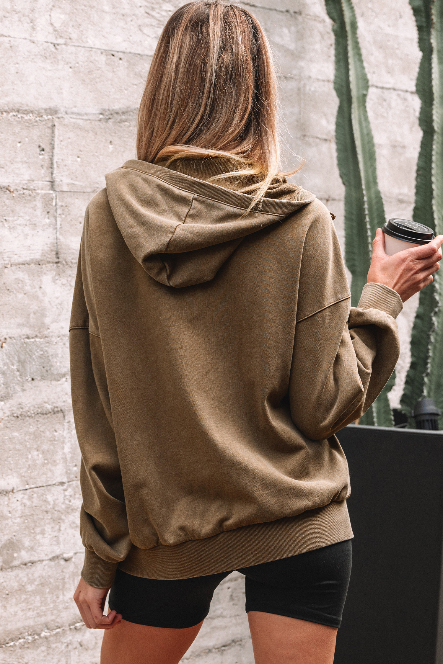 Elmwood 半拉链袋鼠口袋矿泉水宽松连帽衫 LC25320092