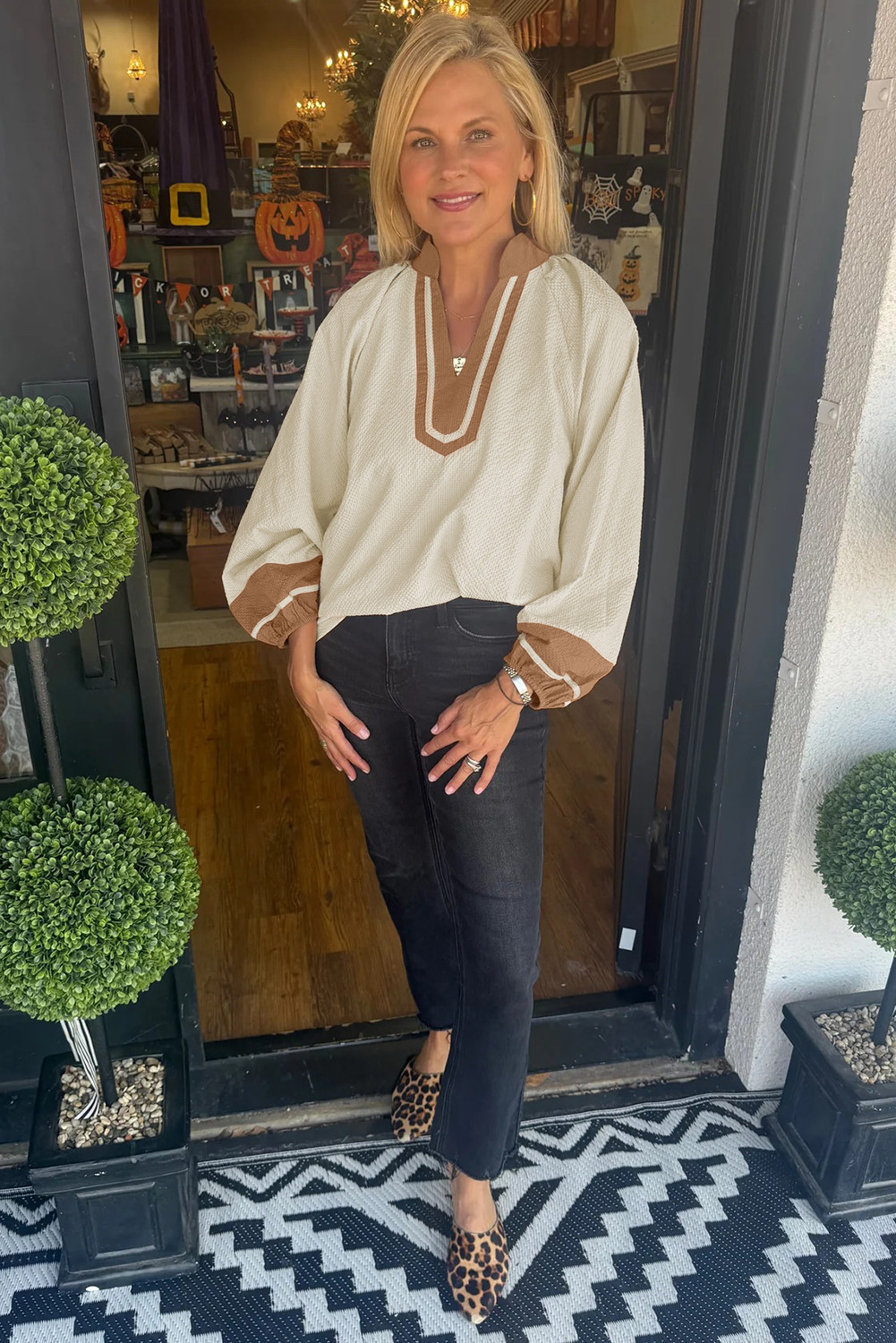 Jet Stream 色块拼接细节 V 领纹理长袖衬衫 LC25134456