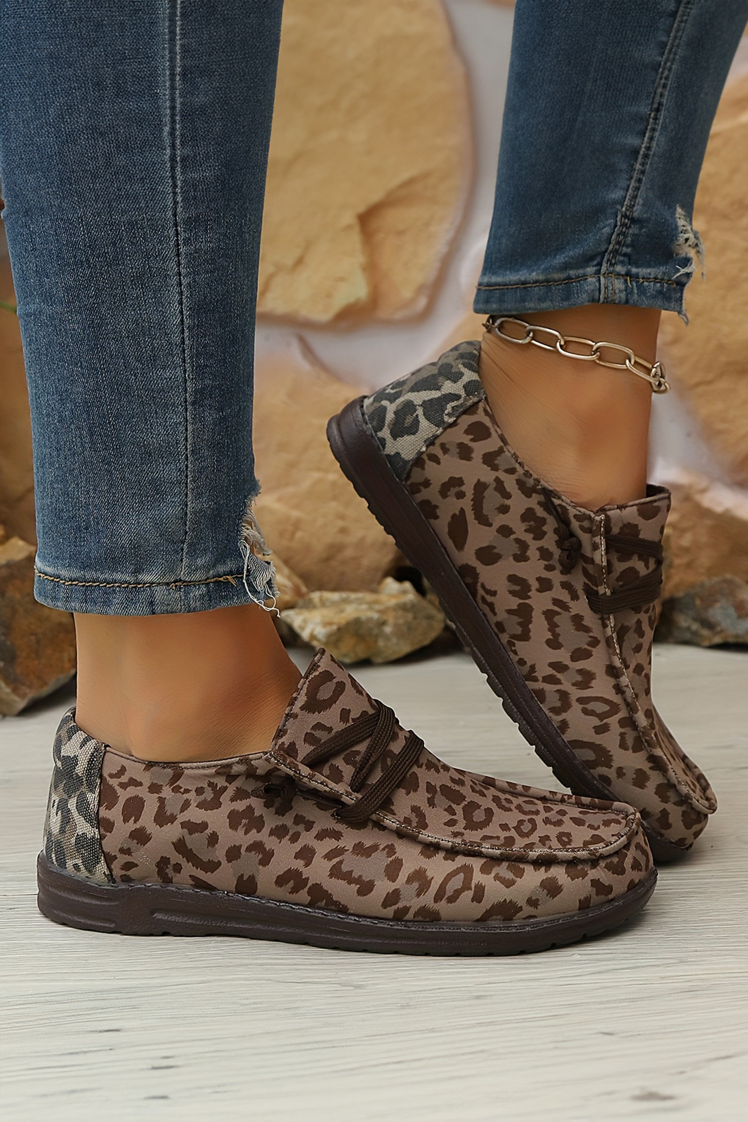 咖啡豹纹系带细节平底鞋 BH024042