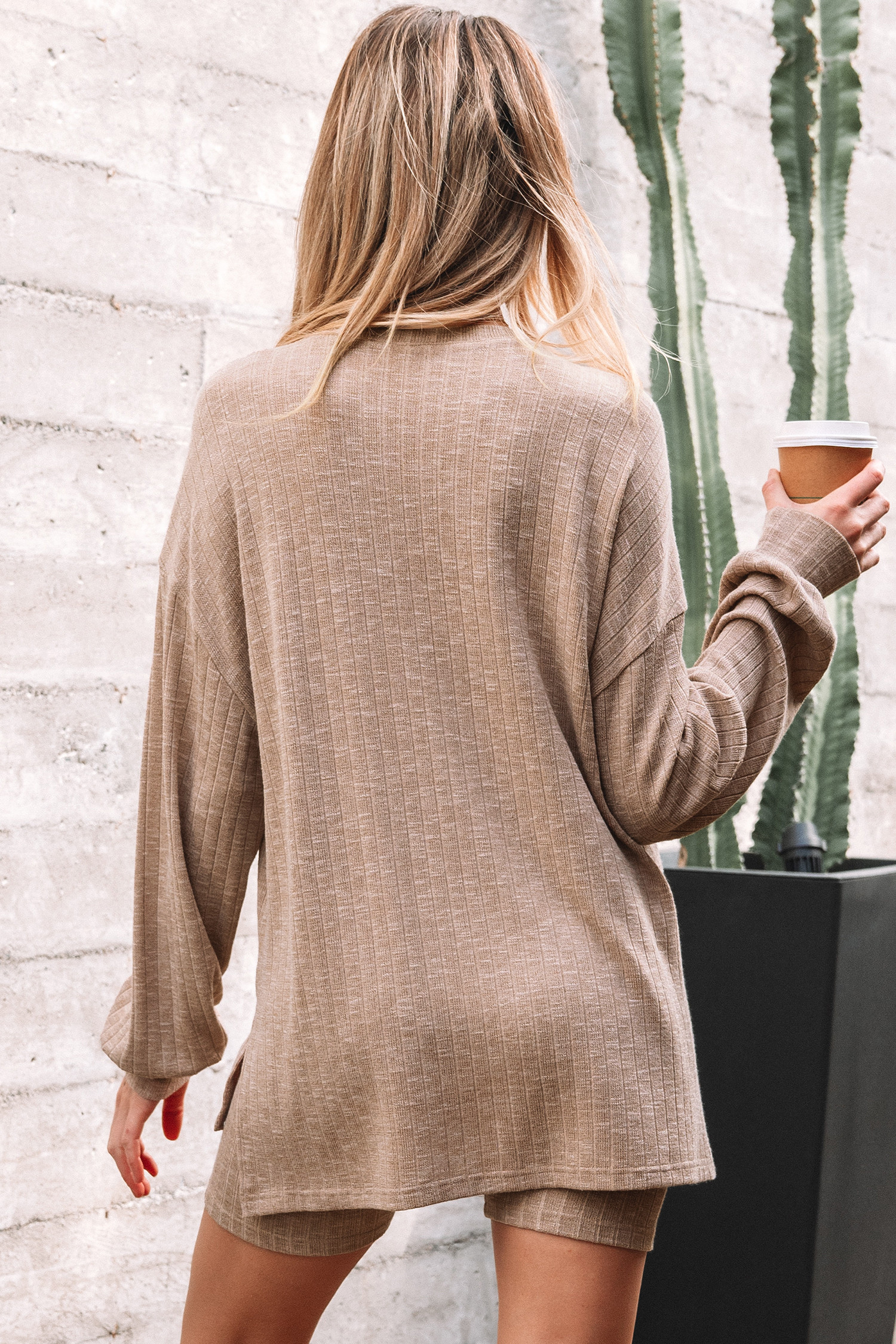 深卡其色罗纹灯笼袖套头衫和机车针织短裤套装 LC628242