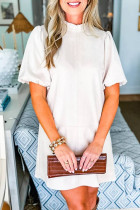 白色褶边圆领短款泡泡袖直筒迷你连衣裙