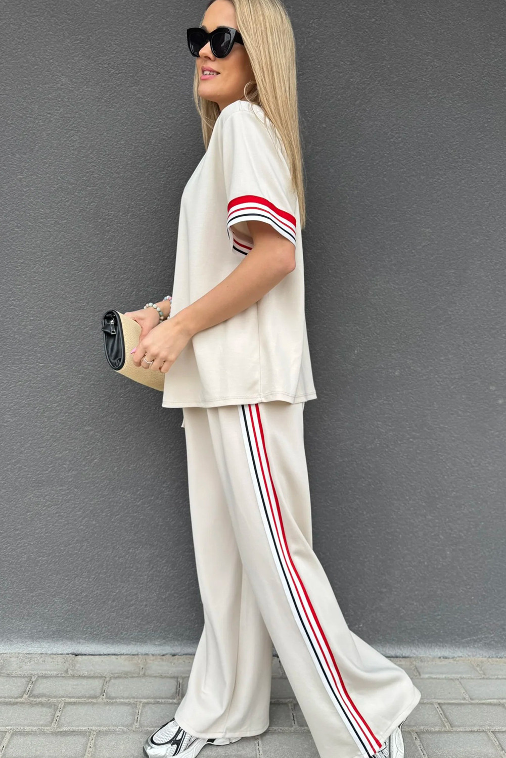 Jet Stream 撞色条纹圆领 T 恤宽松直筒裤套装 LC628577