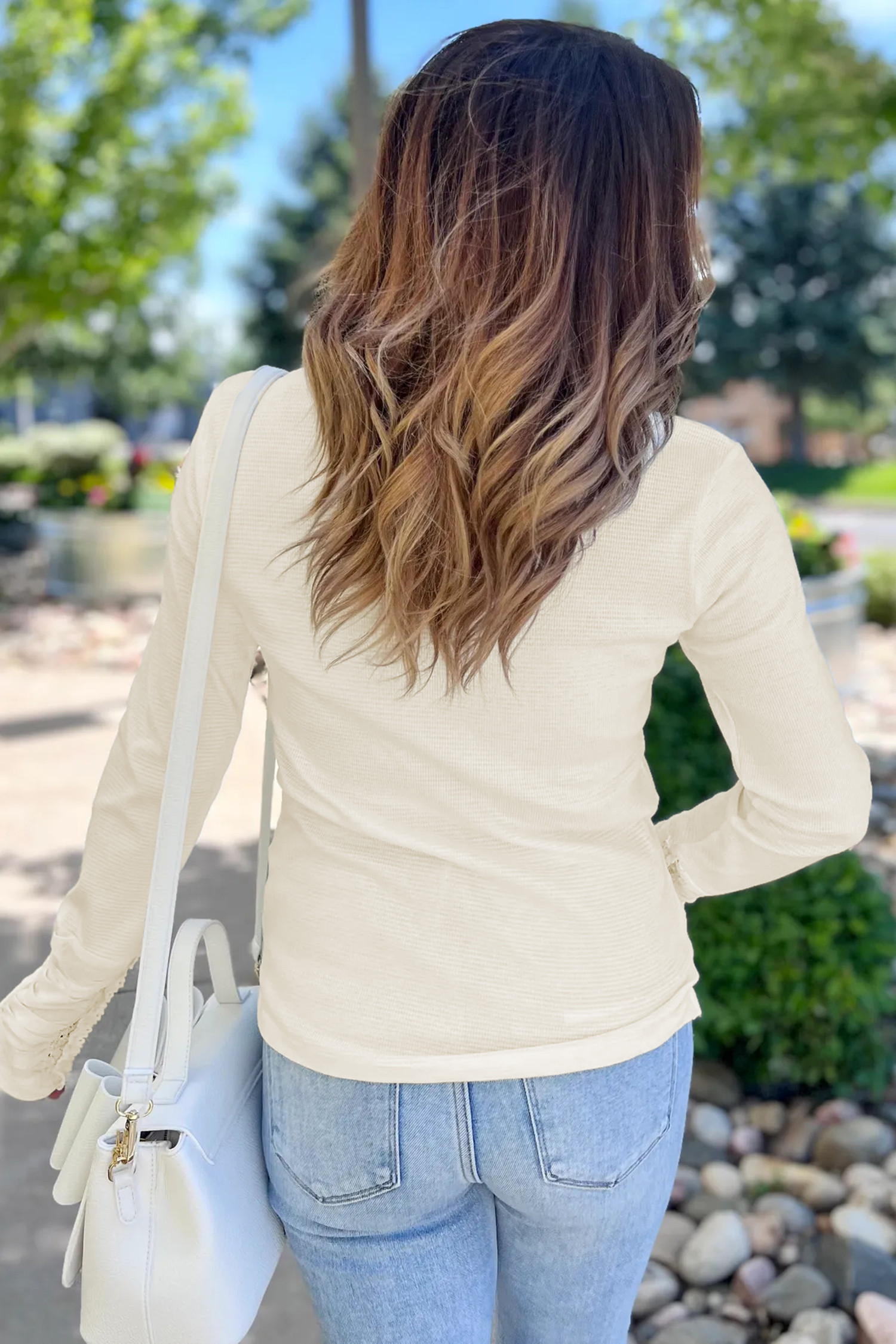 米色保暖针织蕾丝褶饰拼布长袖 V 领上衣 LC25230220