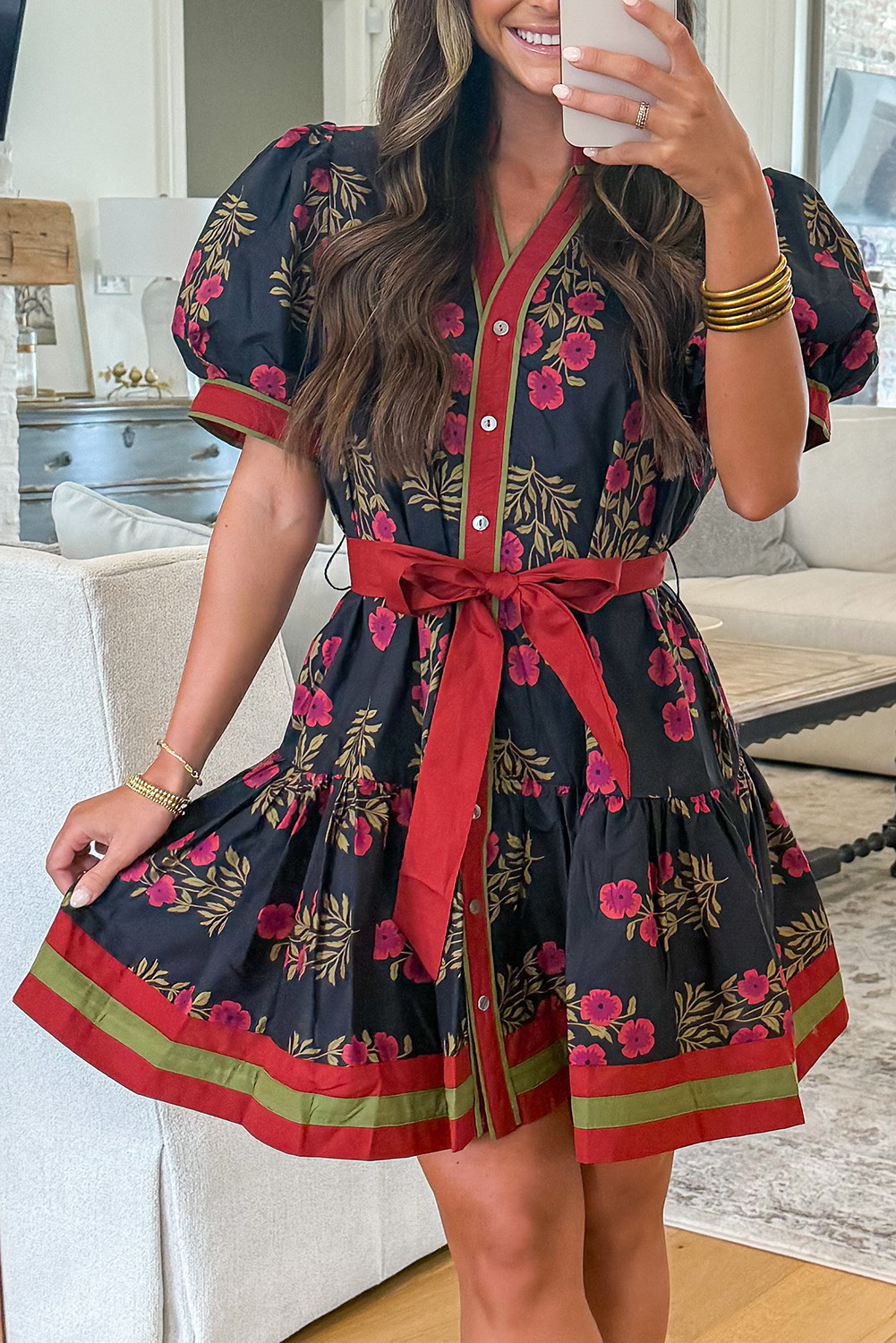 黑色复古花卉印花系扣系带短泡泡袖迷你连衣裙 LC6126873