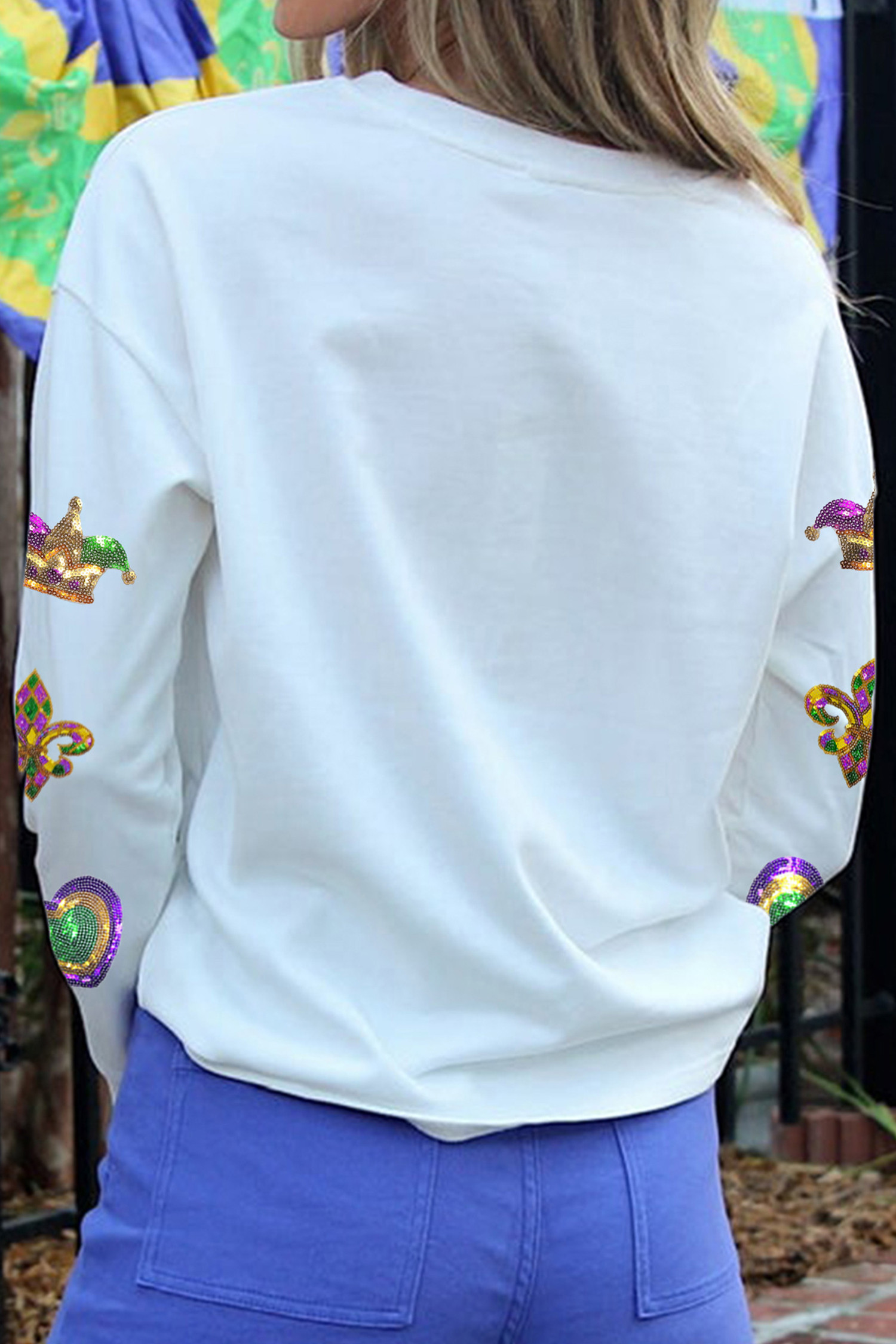 白色狂欢节亮片贴片长袖上衣 LC25231144