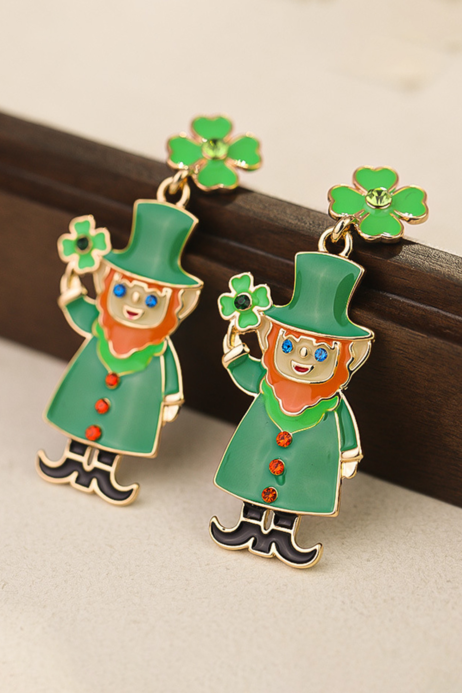 深绿色圣帕特里克节珐琅妖精吊式耳环 BH014792