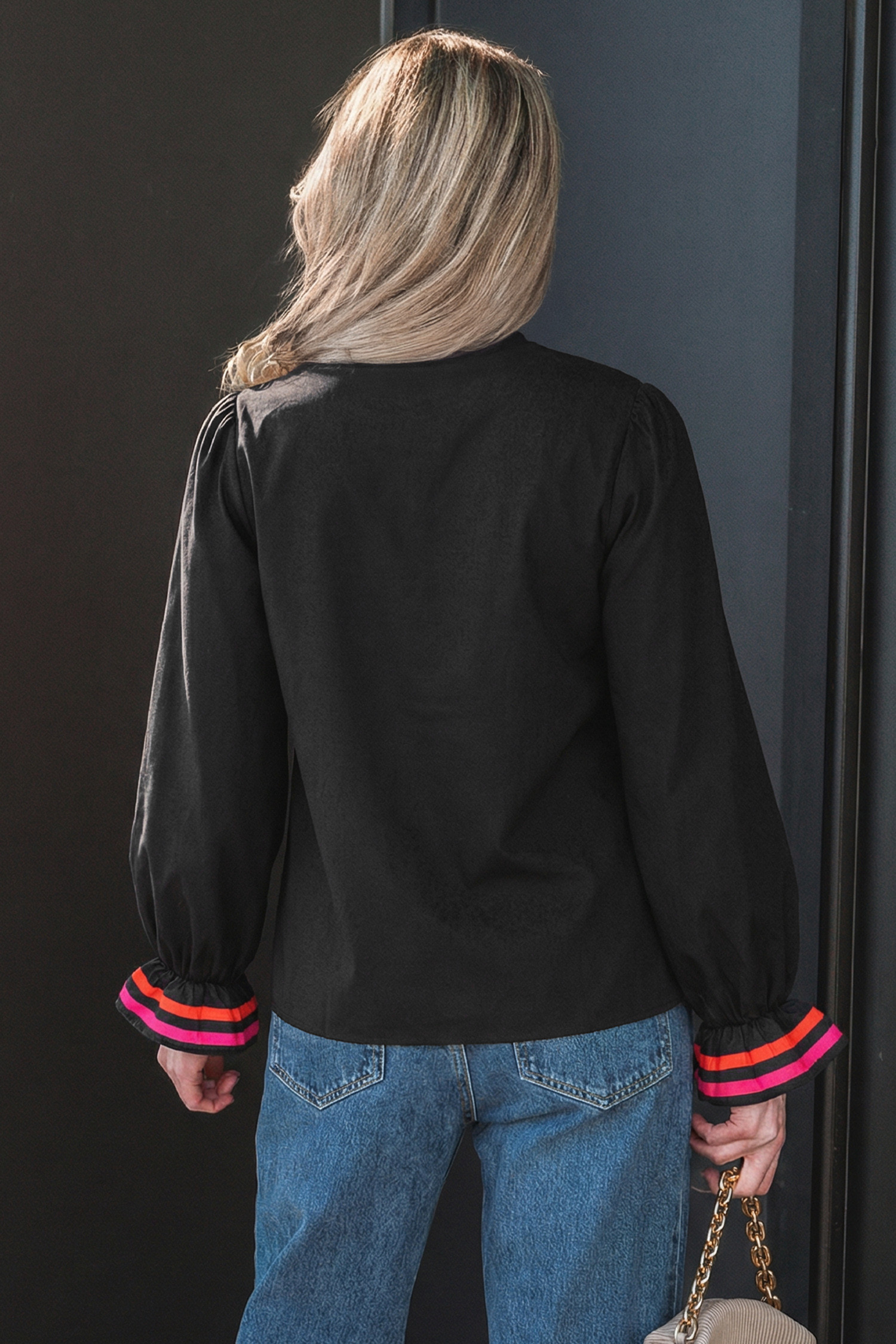 黑色条纹饰边荷叶边开衩长袖衬衫 LC25134177