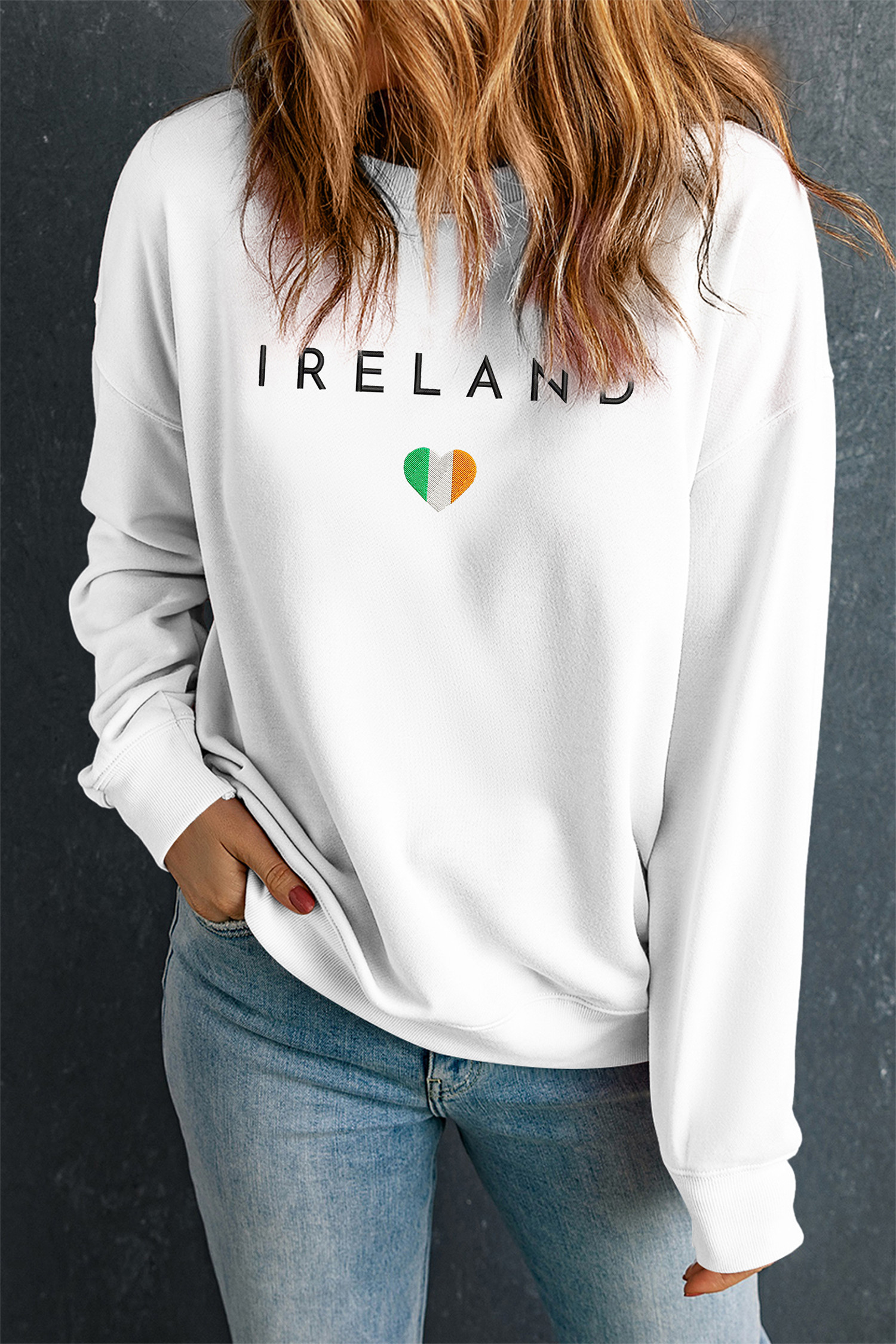 白色 IRELAND 拼色刺绣心形图案套头衫 LC25321269