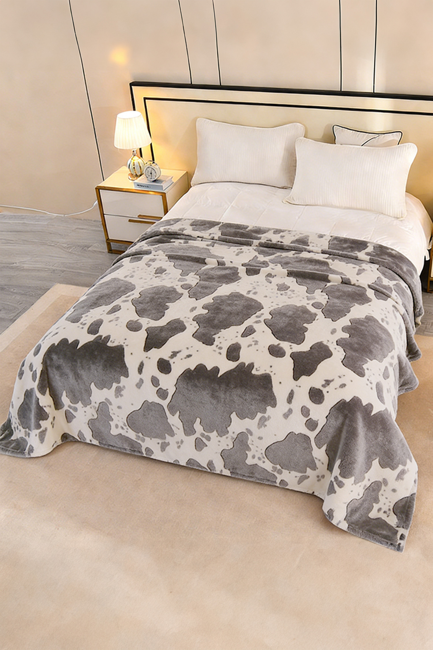 中灰色超柔软法兰绒奶牛印花毛毯 BH051595