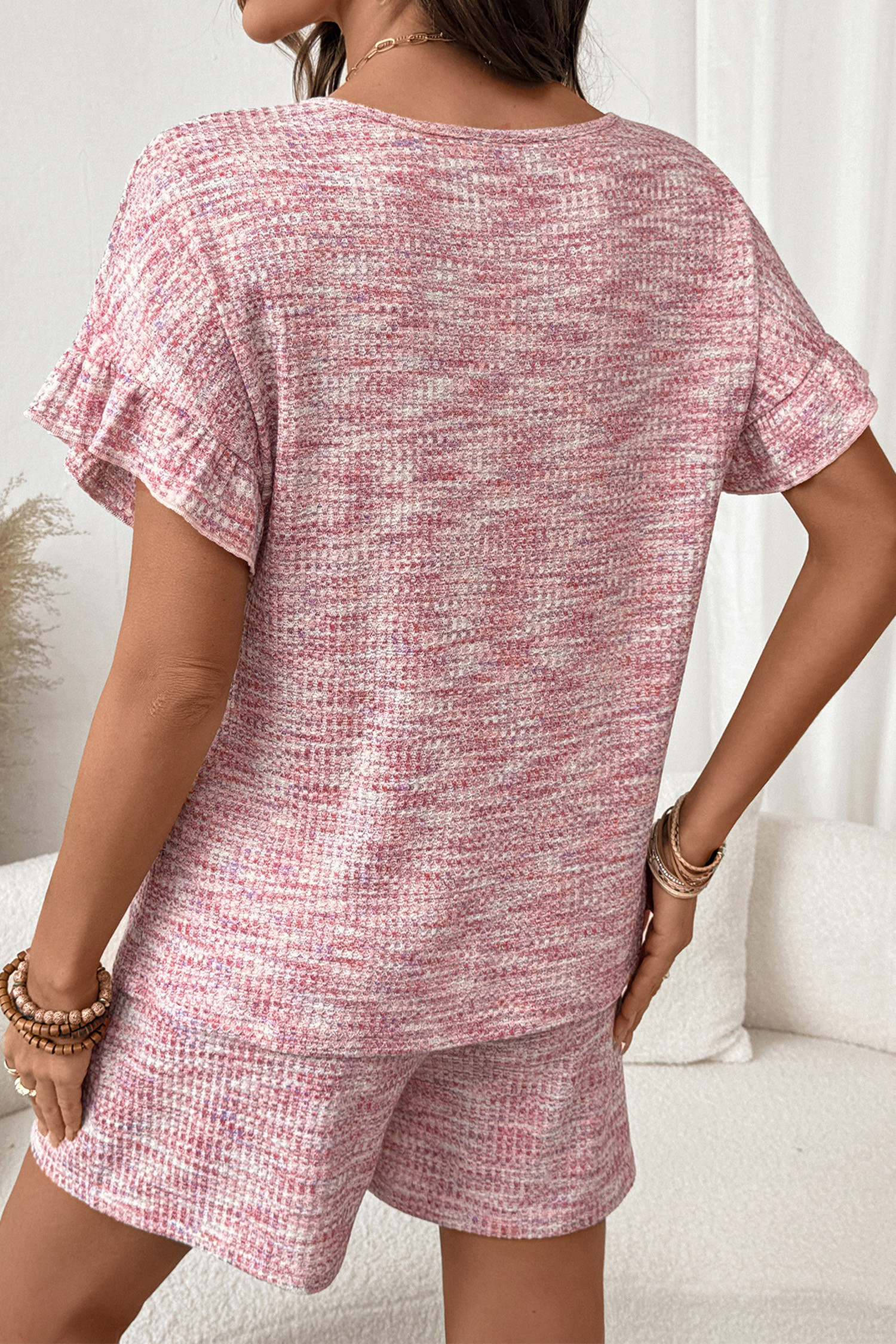 浅粉色石南花纹理荷叶边袖上衣和抽绳短裤套装 LC628475