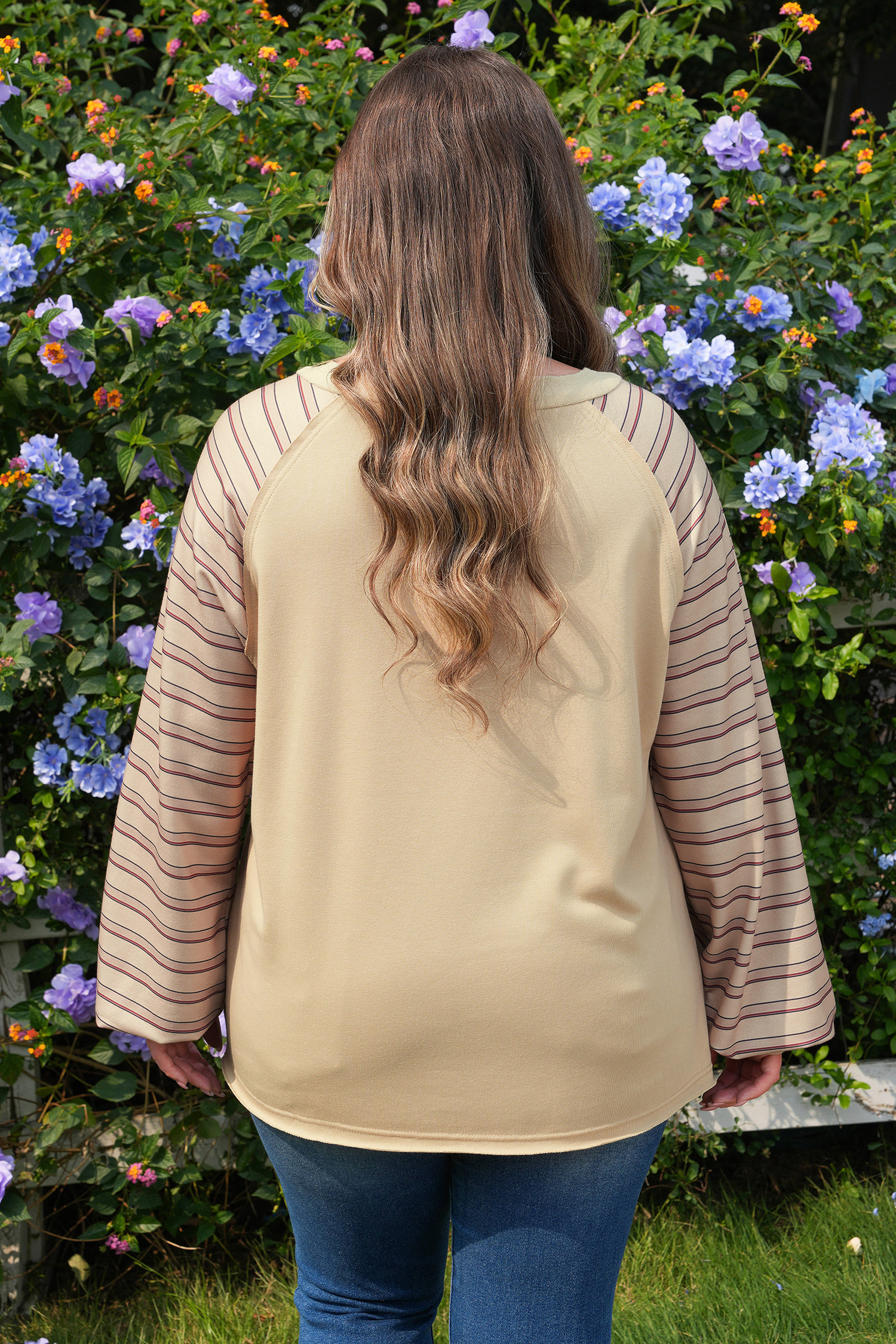 羊皮纸条纹插肩袖缺口领毛边大码毛衣 PL2514798