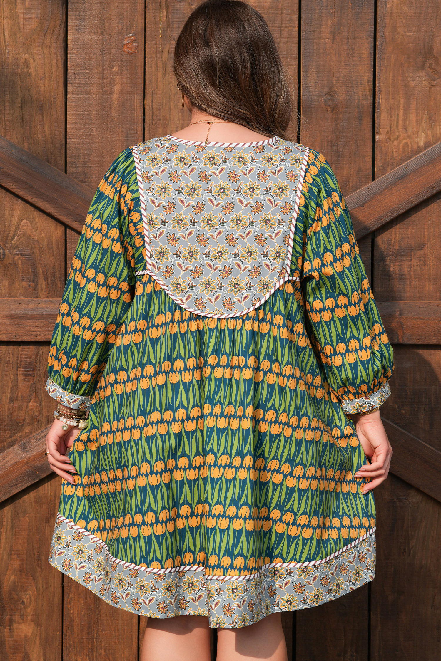 绿色大码混合花卉印花条纹宽松迷你连衣裙 PL613376