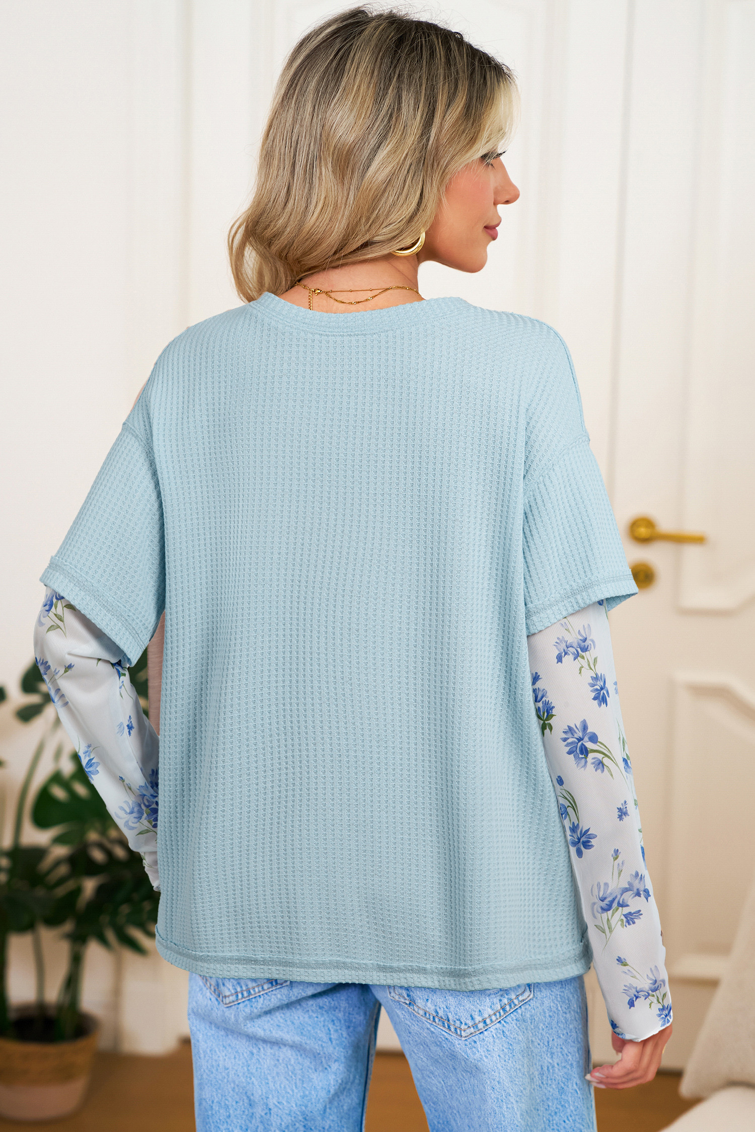 博蓝色花卉蕾丝袖拼布华夫格假两件式上衣 LC25135580